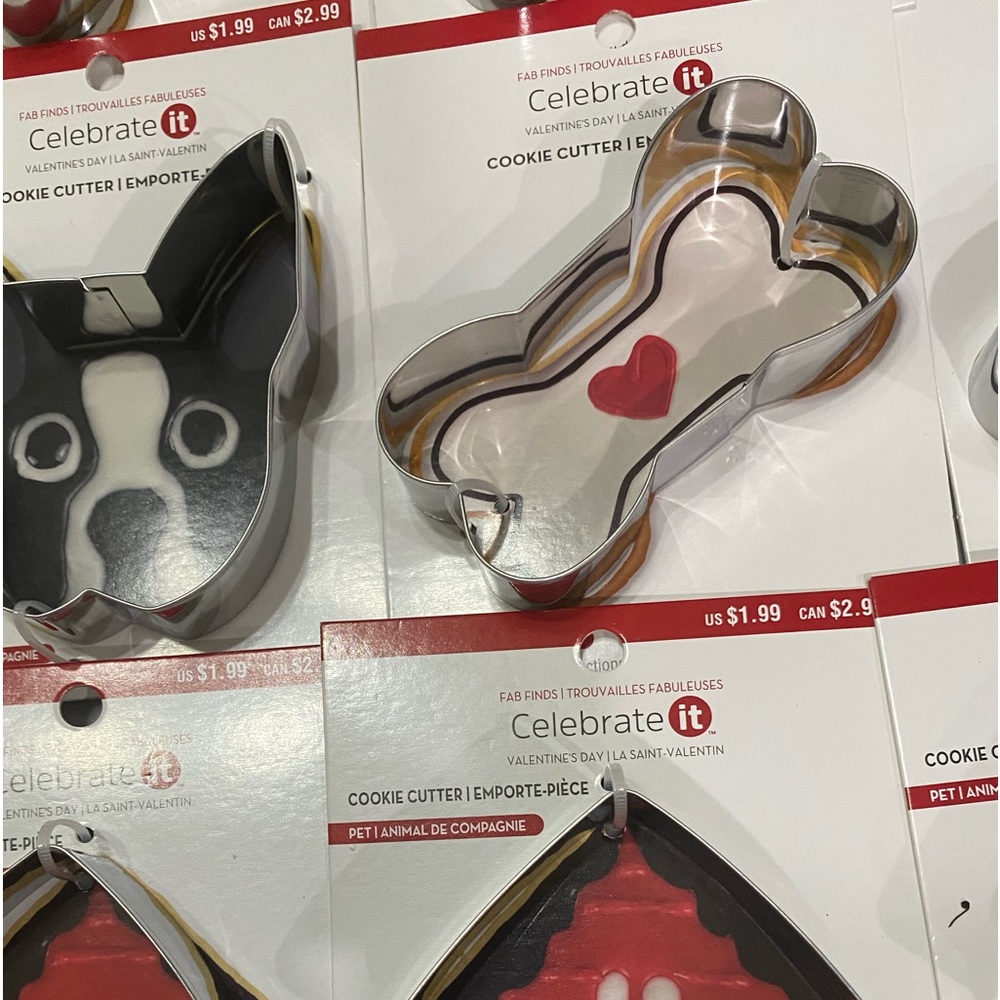 Dig themed cookie cutters and 1 dog toy.